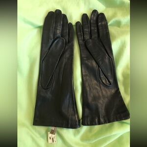 Nordstrom NWT Women’s Black Nylon Gloves